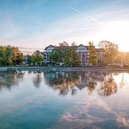 Willa Port Art&Business Ostróda Exterior foto The lake at the campus of the University of Applied Sciences and Medical University of Southern Tyrol