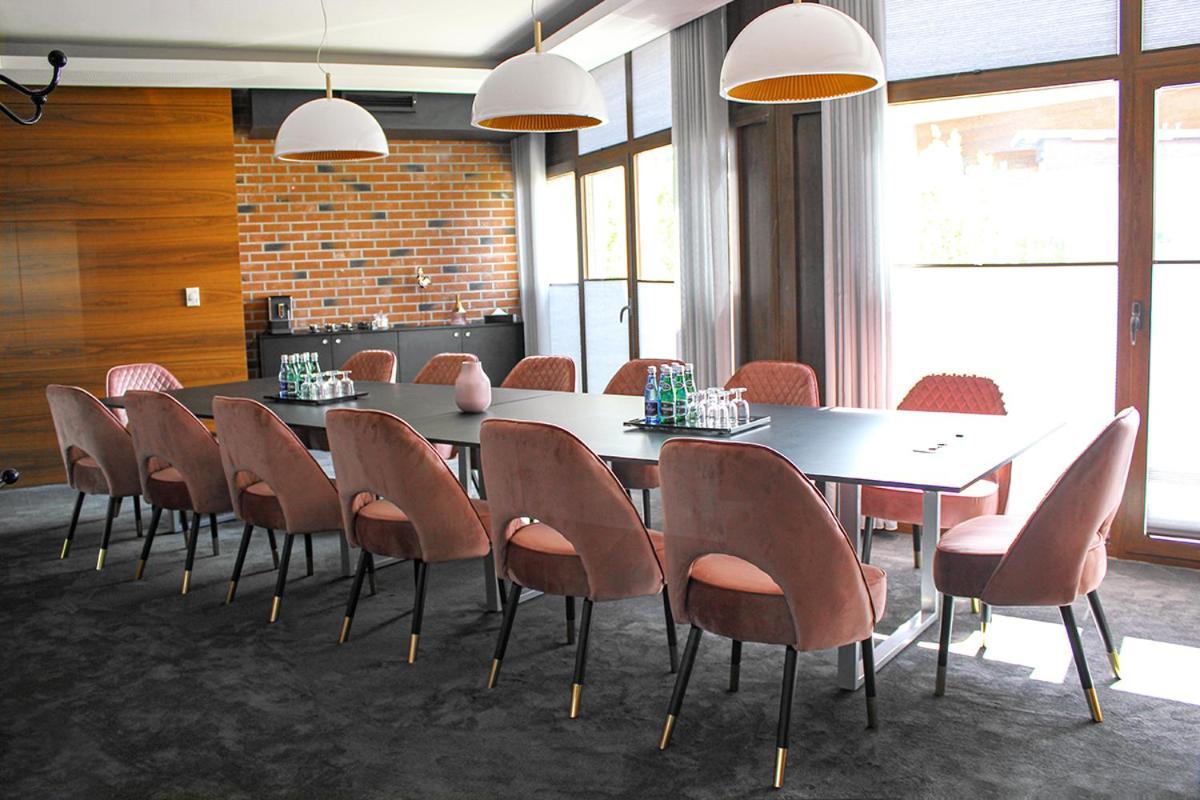 Willa Port Art&Business Ostróda Exterior foto Meeting room