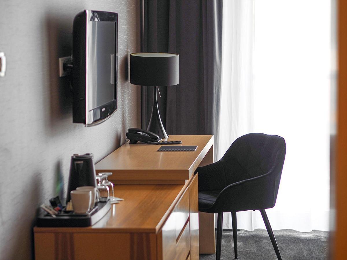 Willa Port Art&Business Ostróda Exterior foto A typical hotel room
