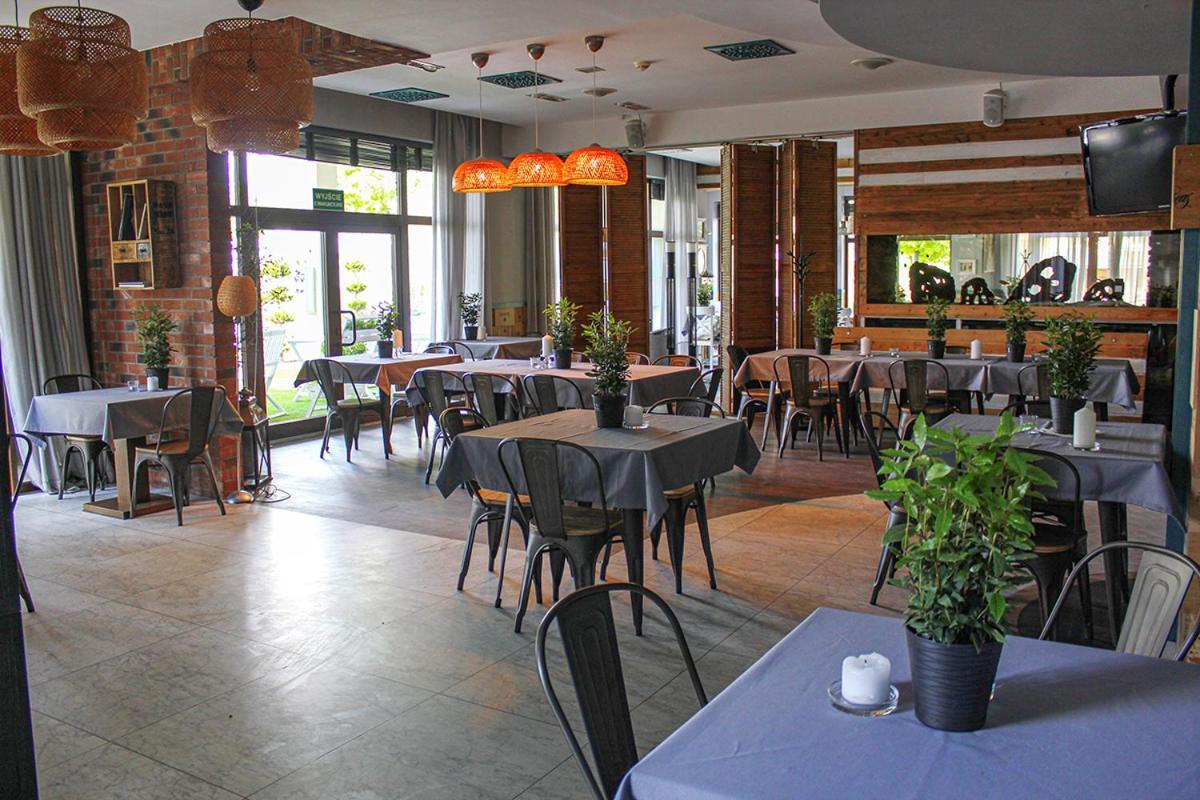 Willa Port Art&Business Ostróda Exterior foto Restaurant