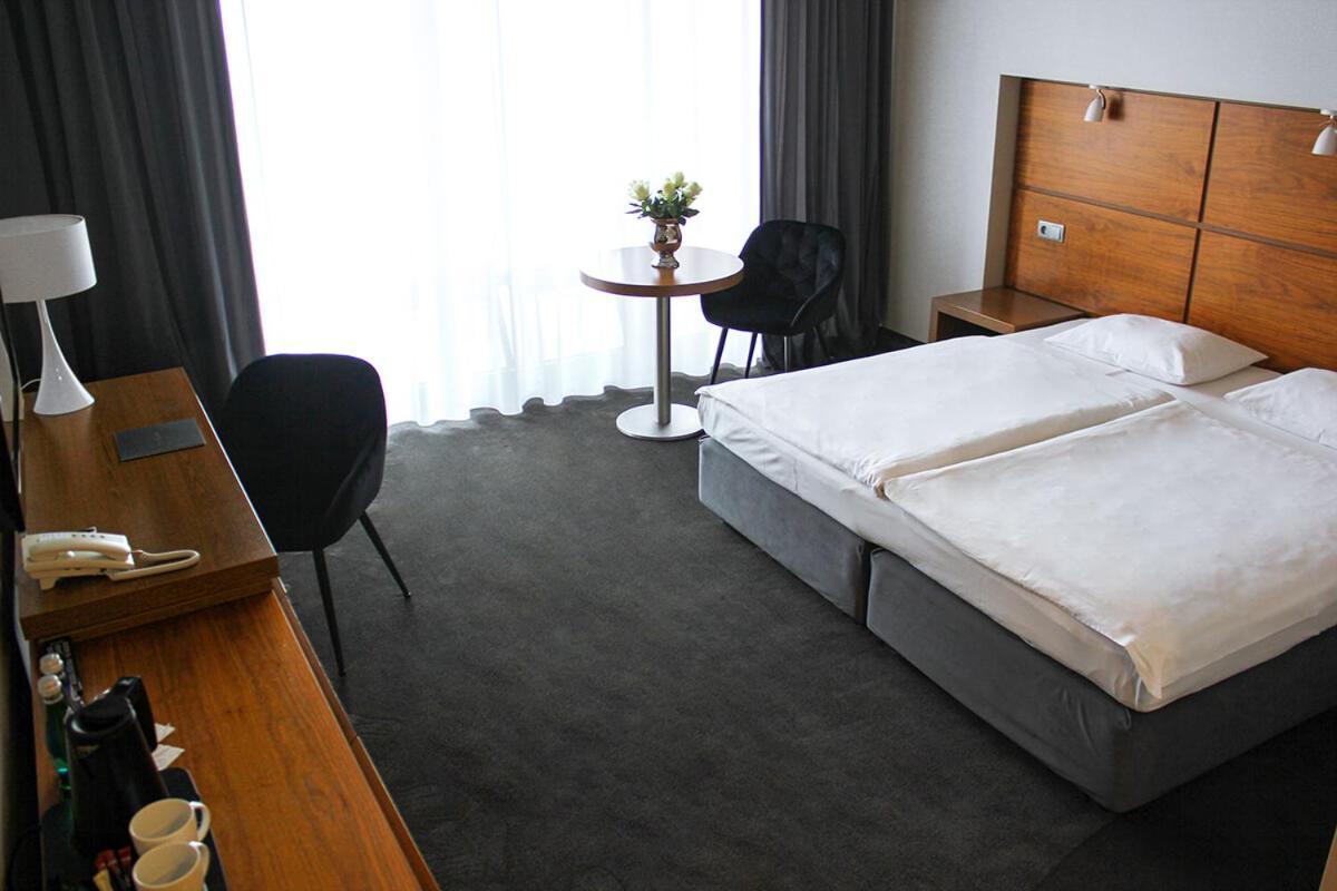 Willa Port Art&Business Ostróda Exterior foto A room at the hotel