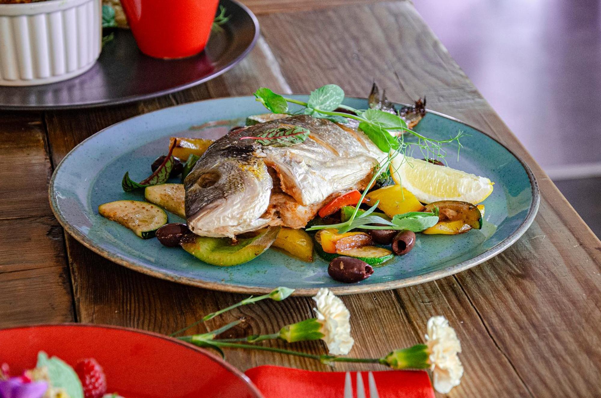 Willa Port Art&Business Ostróda Exterior foto A plate of grilled fish