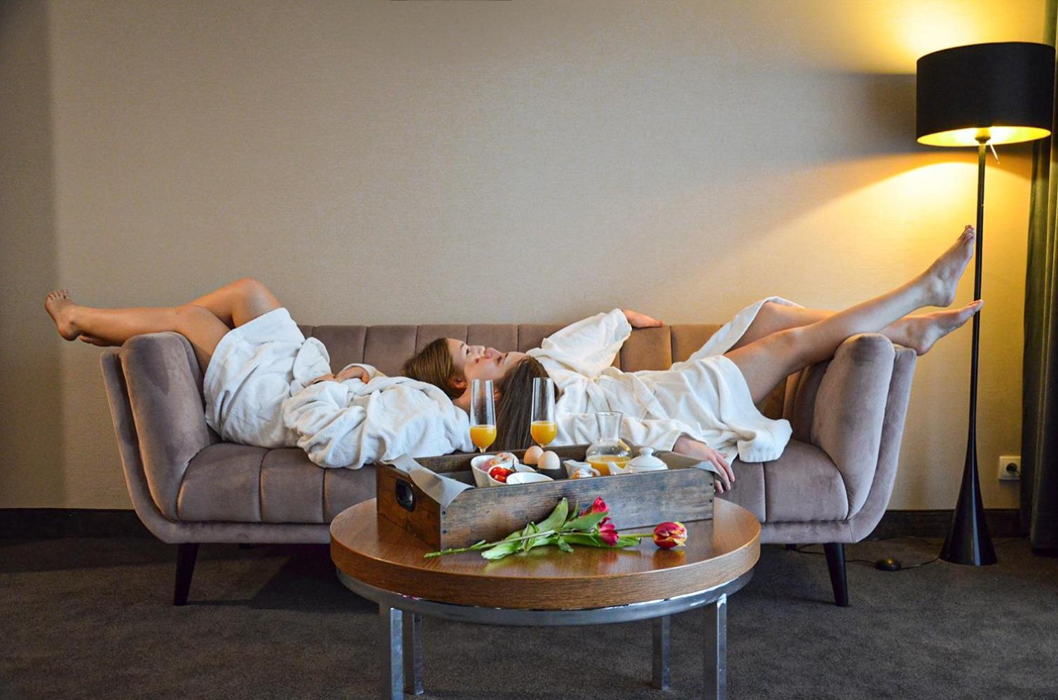 Willa Port Art&Business Ostróda Exterior foto A woman relaxing at a spa