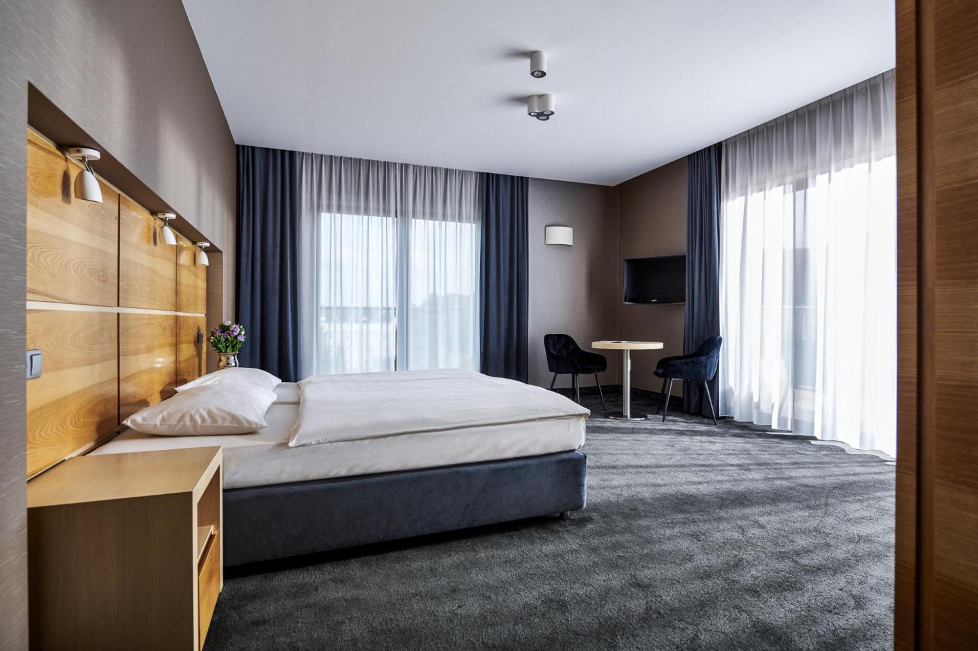 Willa Port Art&Business Ostróda Exterior foto A room at the hotel