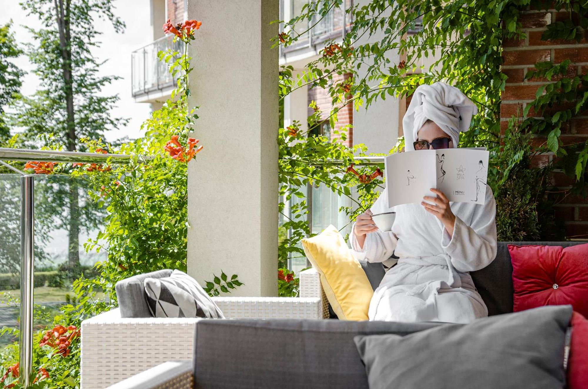 Willa Port Art&Business Ostróda Exterior foto A woman relaxing at the spa