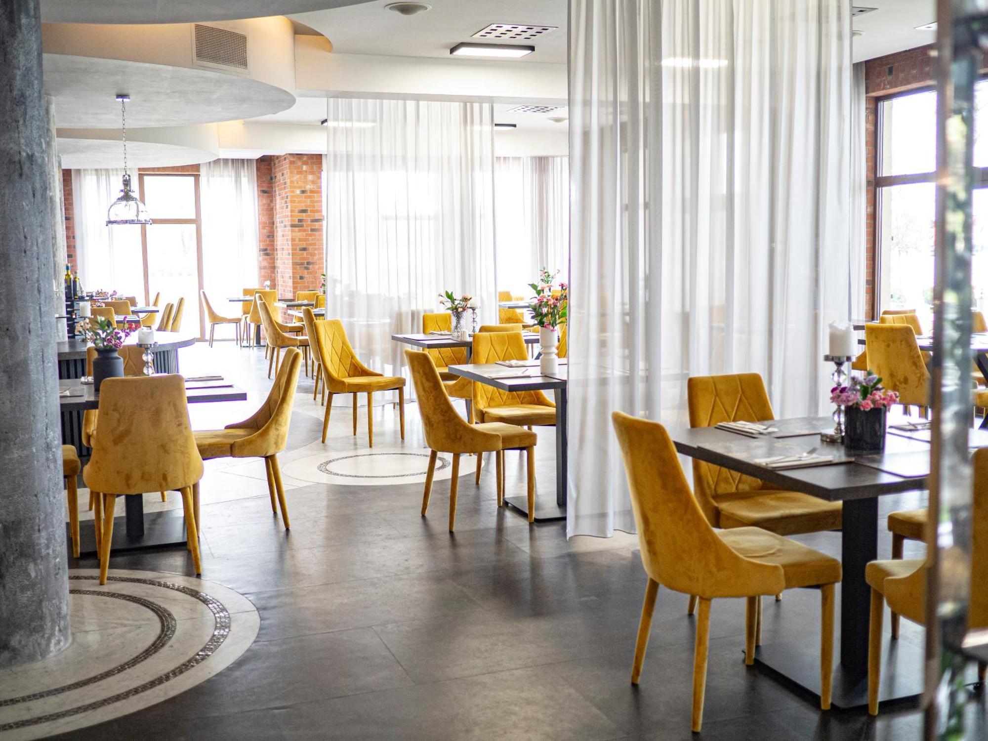 Willa Port Art&Business Ostróda Exterior foto Restaurant