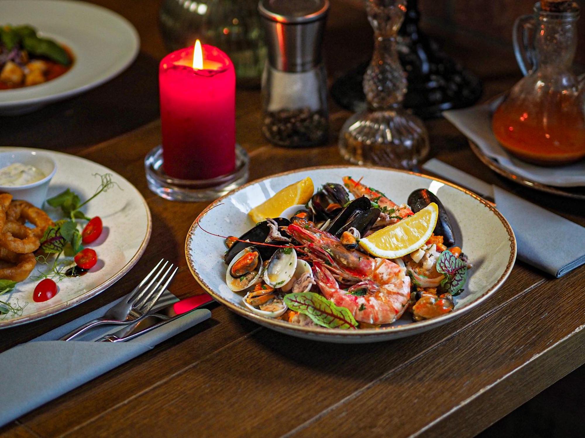 Willa Port Art&Business Ostróda Exterior foto Seafood salad