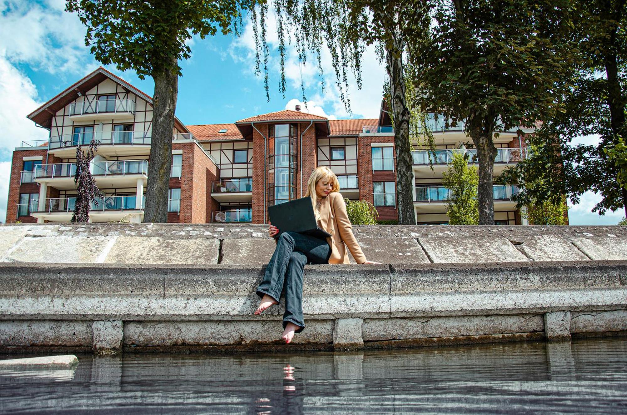 Willa Port Art&Business Ostróda Exterior foto A student studying at the University of Kent