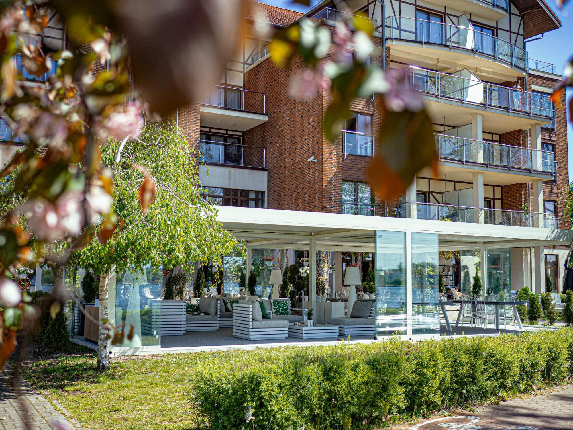 Willa Port Art&Business Ostróda Exterior foto The hotel's main entrance