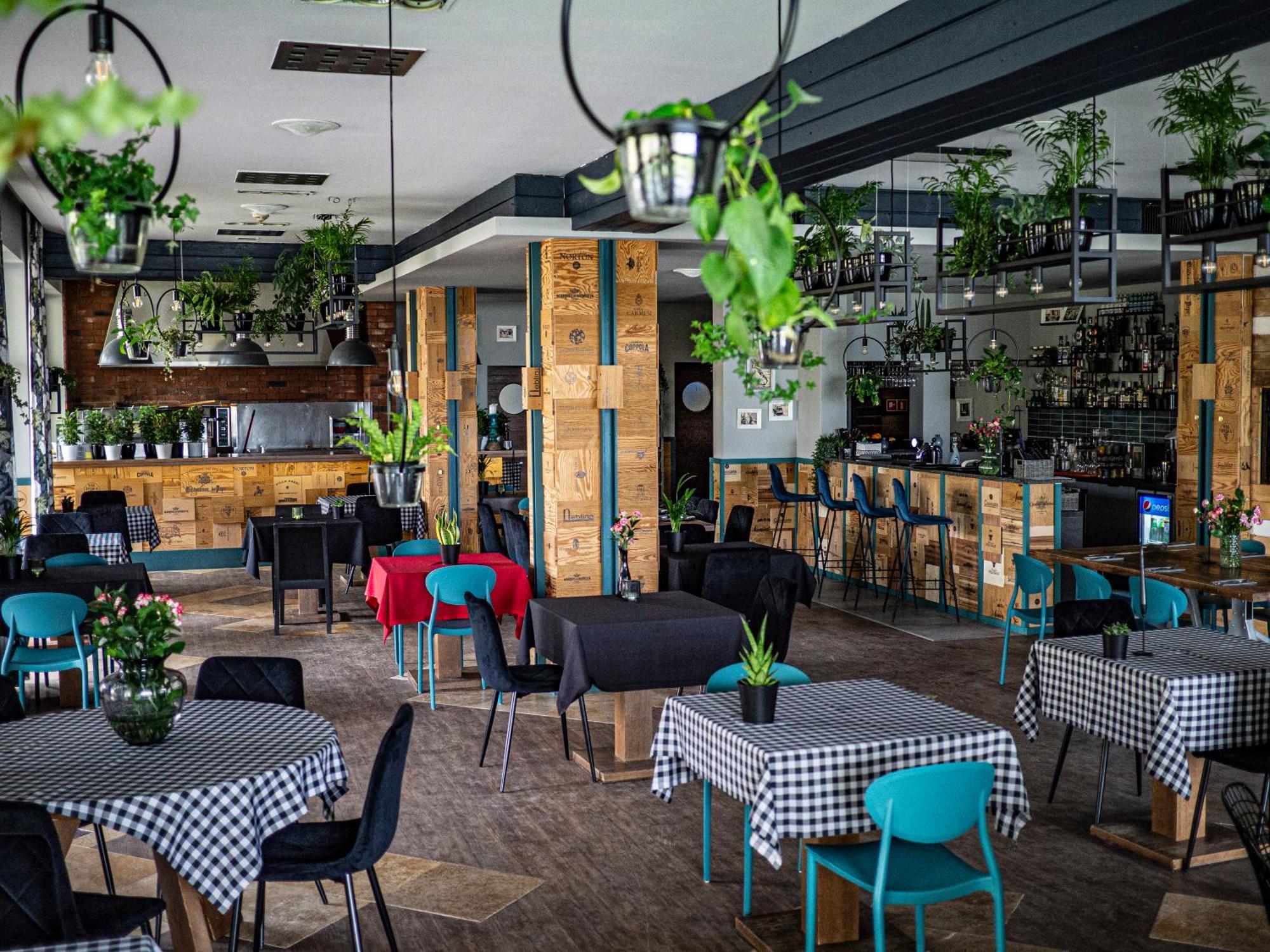 Willa Port Art&Business Ostróda Exterior foto Restaurant in Belgrade