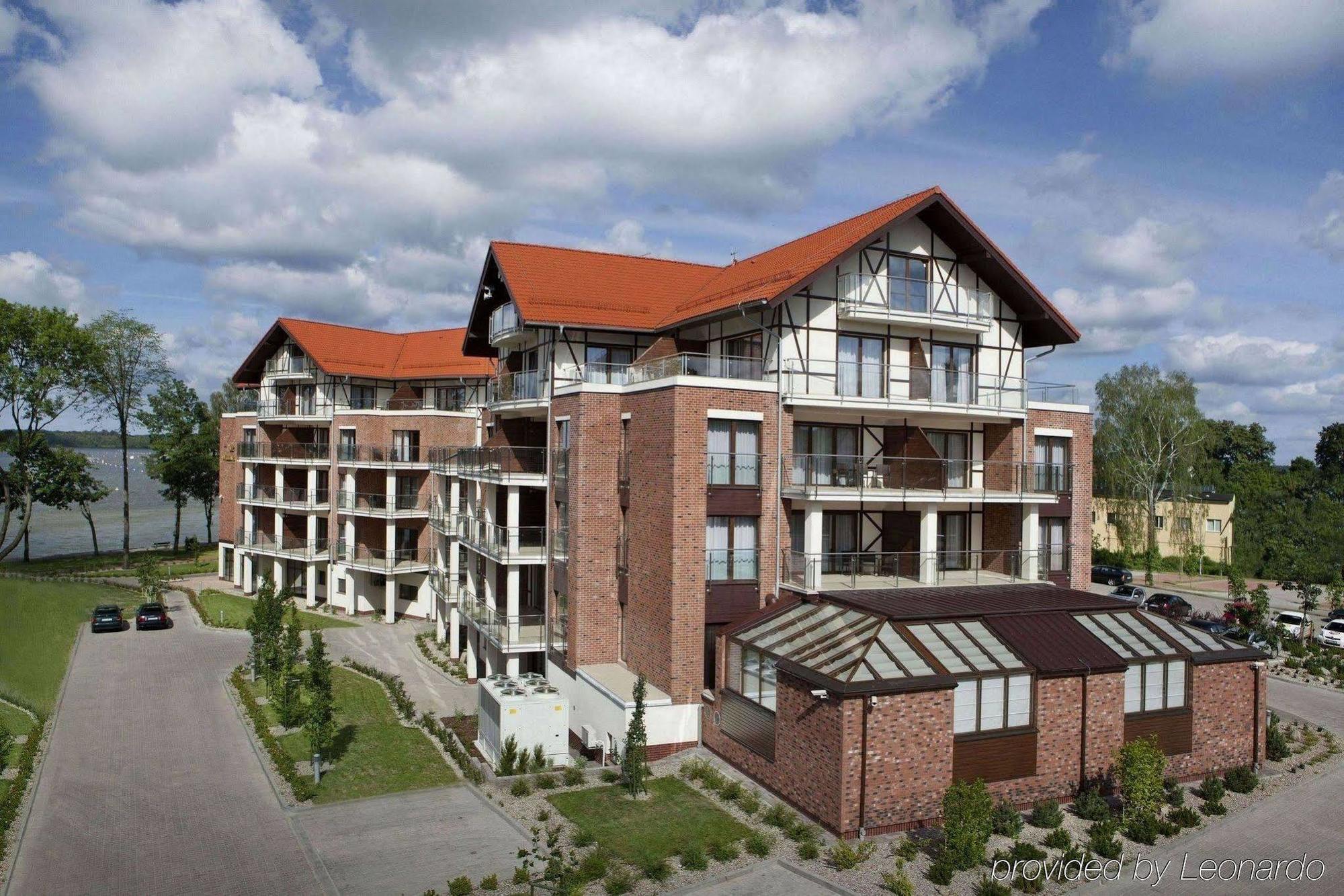 Willa Port Art&Business Ostróda Exterior foto Residential complex in Nida